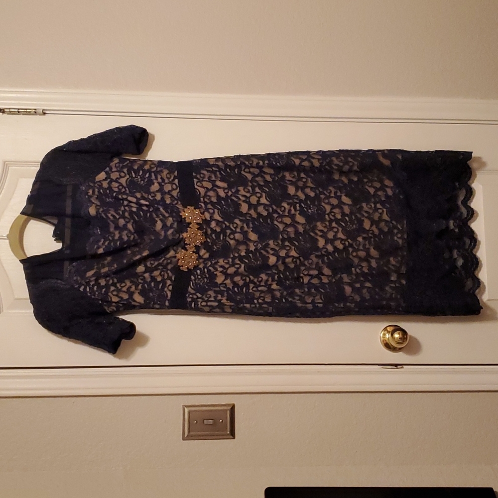 Beautiful navy blue laced midi Jax dress